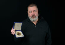 世界で最も高価なノーベル賞メダルでユニセフに貢献