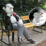 00Bremen,_Loriotplatz,_Parkbank_mit_Sitzfigur_nach_Loriot_(2)