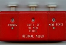 忘れ去られたD-Day:「D-Day」の理由とその利点〔第7部〕 この10進法計算器は、ポンド、シリング、ペンスから、1971年の10進法通貨への移行を容易にするために製作された。